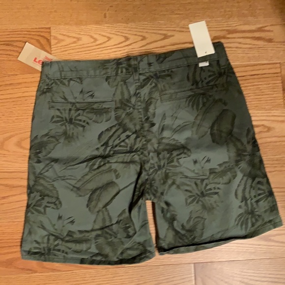 Levi’s Green Hawaiian Palm Tree Print Shorts - Picture 2 of 5